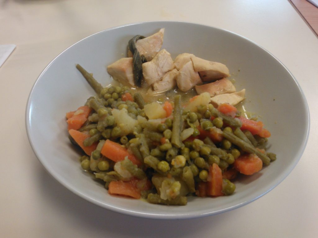 POULET A LA SAUGE ET AU CITRON ET JARDINIERE DE LEGUMES