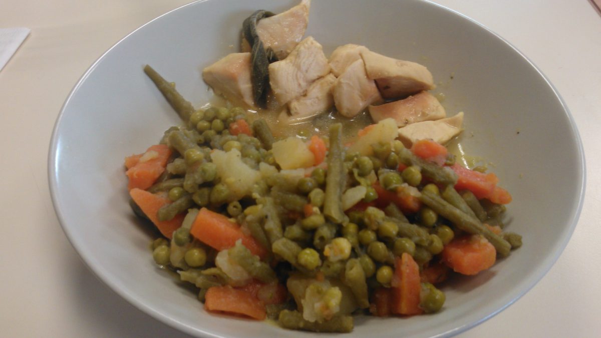 POULET A LA SAUGE ET AU CITRON ET JARDINIERE DE LEGUMES